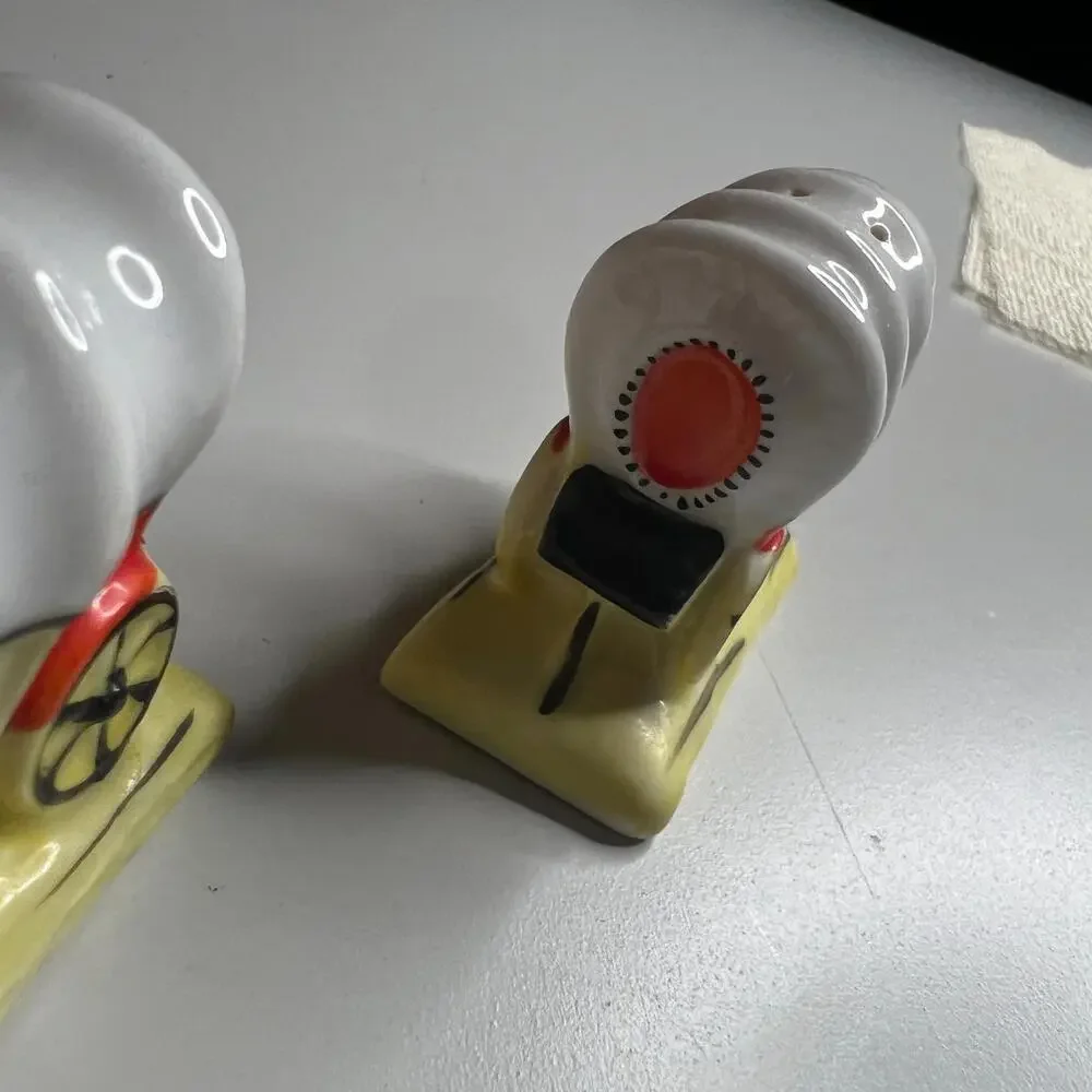 Vintage Yellow Covered Wagon Retro Western Salt &‎ Pepper Shaker Set Japan